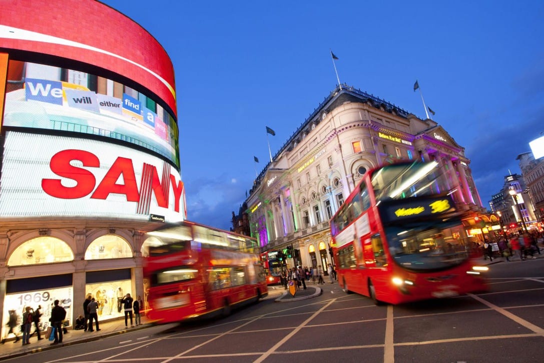Piccadilly Circus By Night