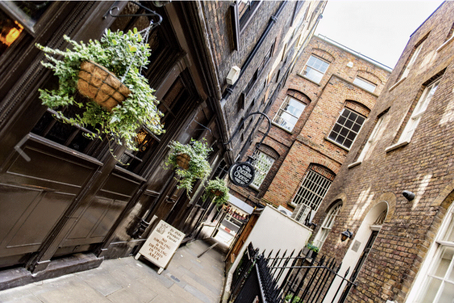 Historic pubs in London Ye Old Cheshire Cheese in Holborn
